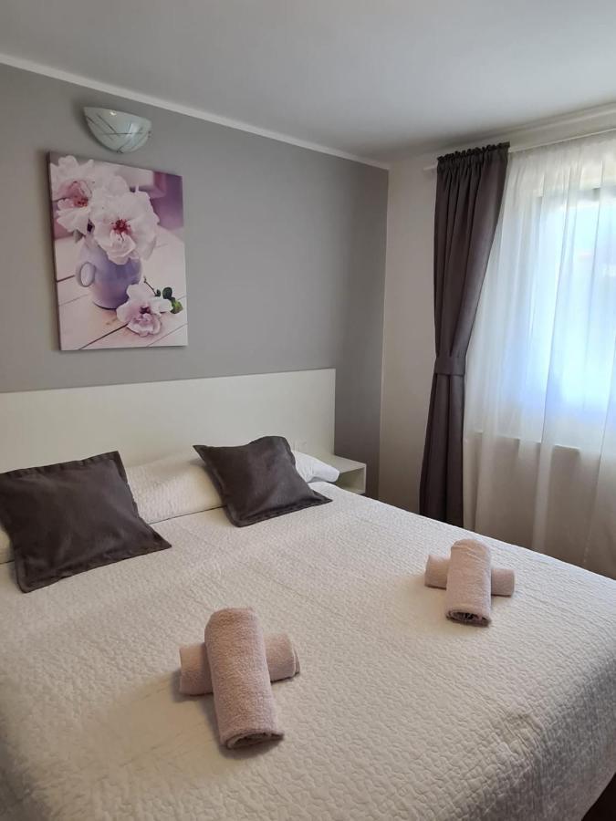 Apartments Juric Brodarica  Exterior foto